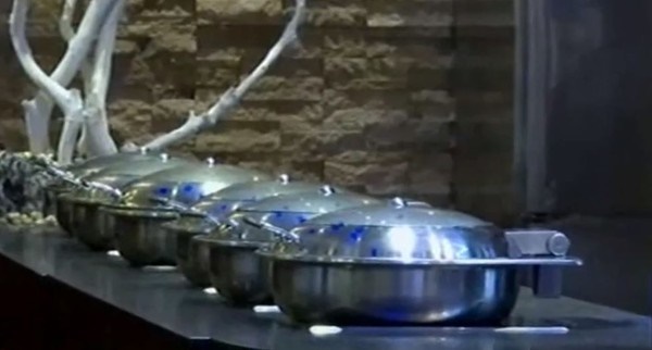 Tiếc thức ăn thừa của khách, nữ phục vụ mang về nhà liền bị quản lý cho nghỉ việc, lý do thật sự khiến nhiều người bất ngờ-2