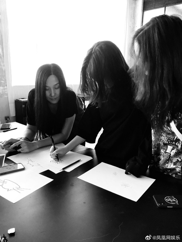 Đi du học, cô con gái hở hàm ếch của Vương Phi đã bắt kịp lối sống sành điệu tại trời Tây chẳng kém lúc ở nhà-6