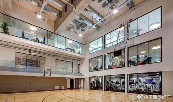 Đi du học, cô con gái hở hàm ếch của Vương Phi đã bắt kịp lối sống sành điệu tại trời Tây chẳng kém lúc ở nhà-10