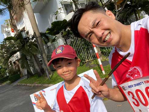 Cuộc chạm mặt công khai đầu tiên của Cường Đô La và Kim Lý khi cả hai cùng làm điều này cho bé Subeo-6