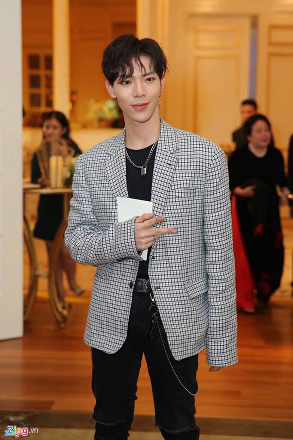 Tim theo chân Erik, Đức Phúc phẫu thuật mặt dài ngoằng khác xưa?-6