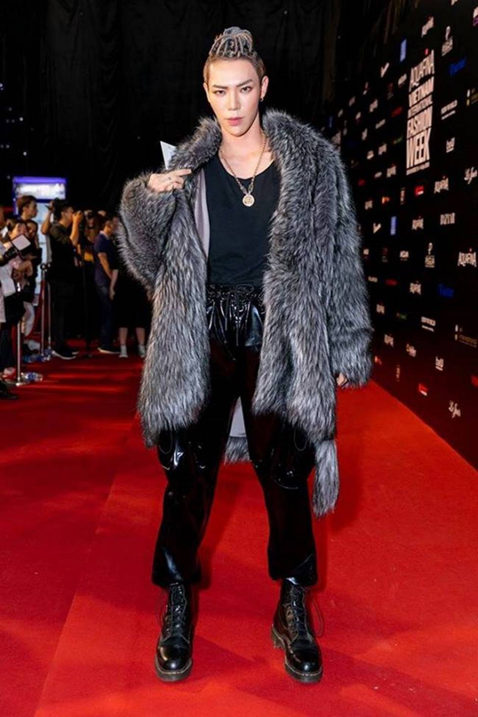 Tim theo chân Erik, Đức Phúc phẫu thuật mặt dài ngoằng khác xưa?-9