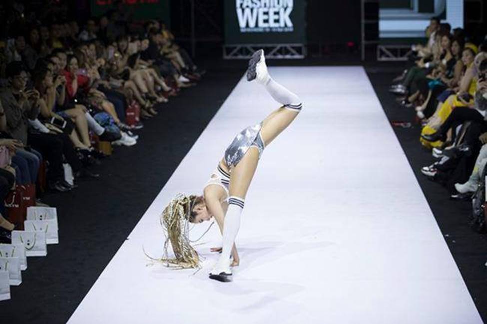 Minh Hằng, Đông Nhi có bí quyết mặc bảo hộ để không gặp sự cố trang phục-4