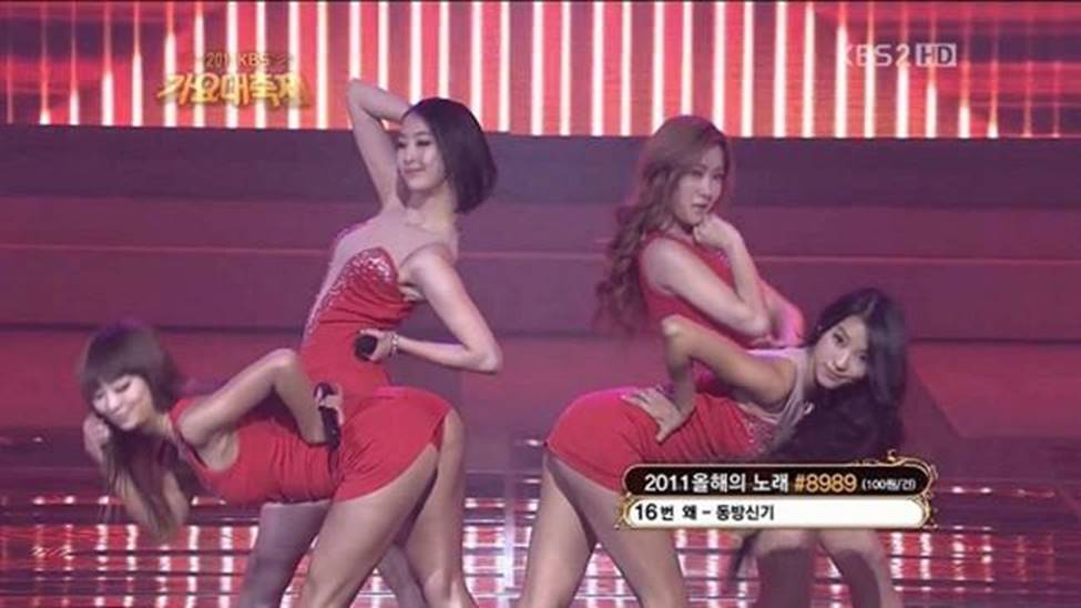 Minh Hằng, Đông Nhi có bí quyết mặc bảo hộ để không gặp sự cố trang phục-12