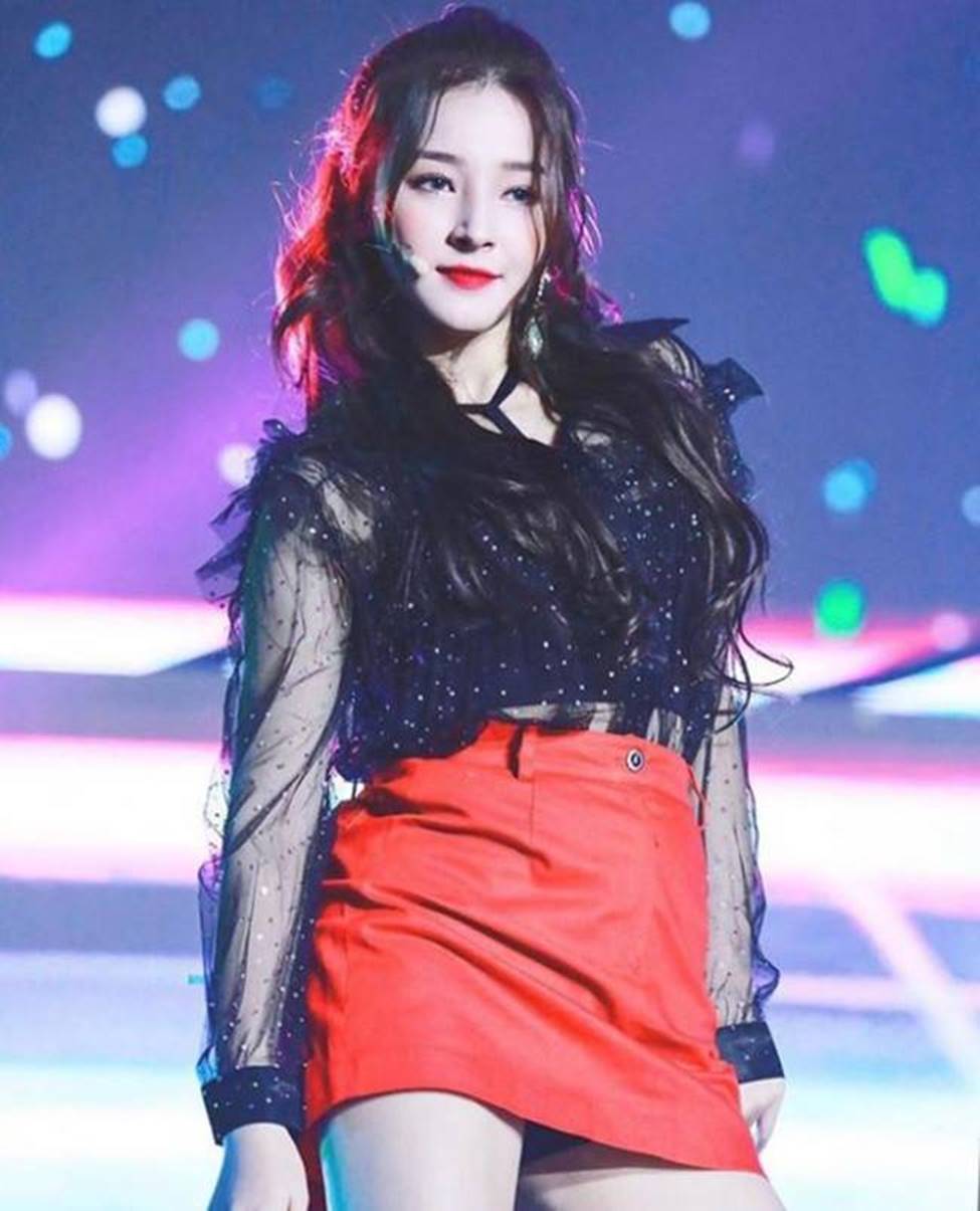 Minh Hằng, Đông Nhi có bí quyết mặc bảo hộ để không gặp sự cố trang phục-14