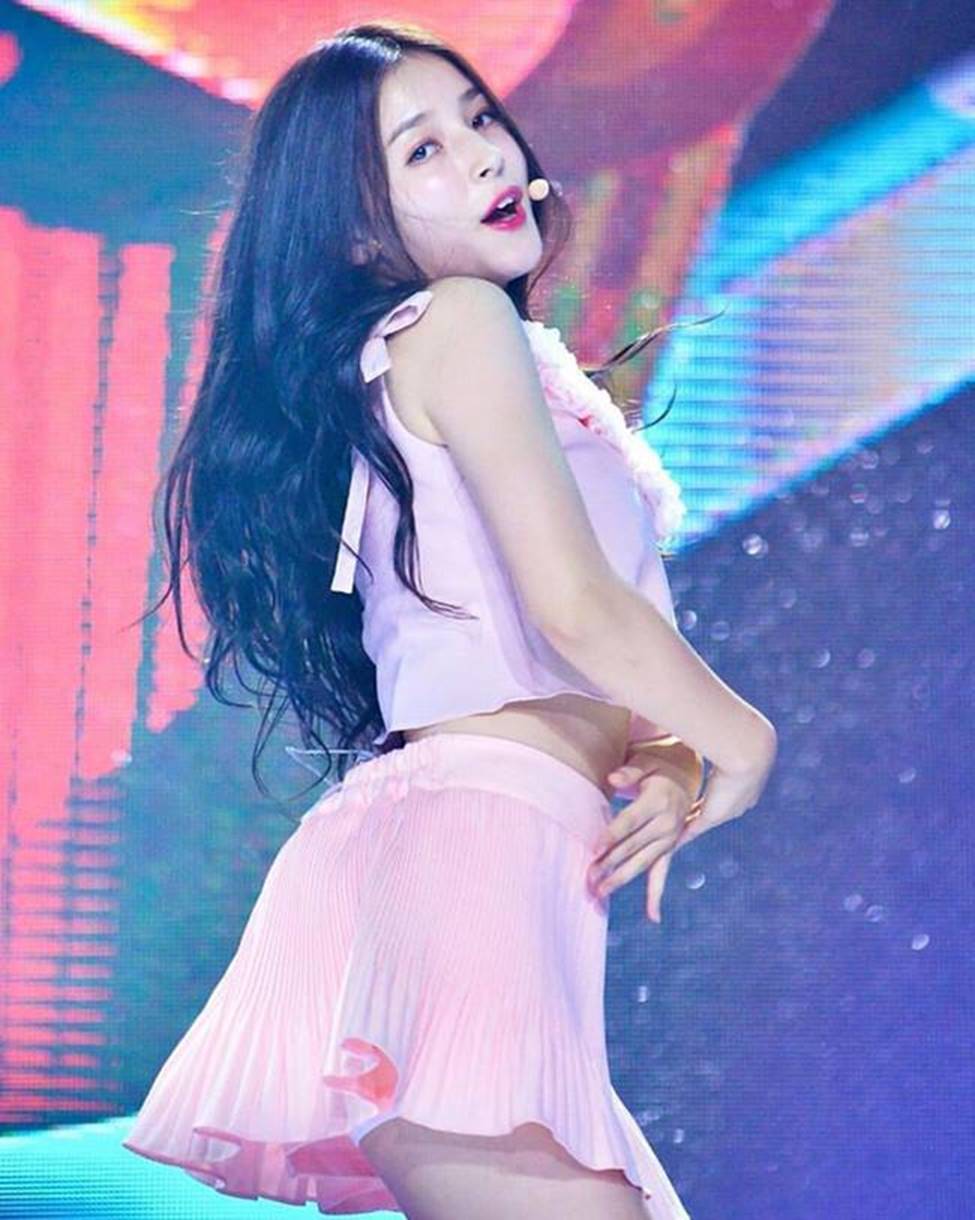 Minh Hằng, Đông Nhi có bí quyết mặc bảo hộ để không gặp sự cố trang phục-18