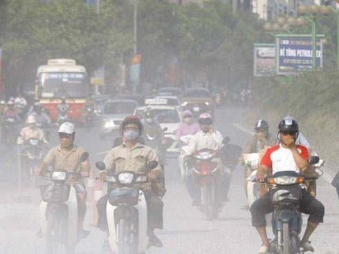 Ngộp thở đi qua những tuyến đường bụi mù ở HN, trong những ngày chất lượng không khí xấu-12