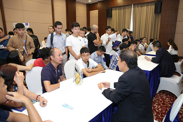 Bỏ việc ngân hàng Mỹ, về VN học phi công Vinpearl Air-1