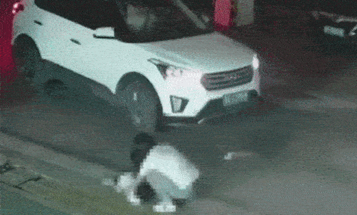 Đang đứng chờ bố dưới hầm gửi xe, bé gái 2 tuổi gặp tai nạn khiến tứ chi biến dạng rồi tử vong chỉ bởi sự bất cẩn của mẹ-5