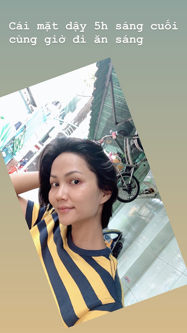 Nổi tiếng giản dị là thế nhưng Hoa hậu H’Hen Niê khi khoe mặt mộc lại gây bất ngờ-1