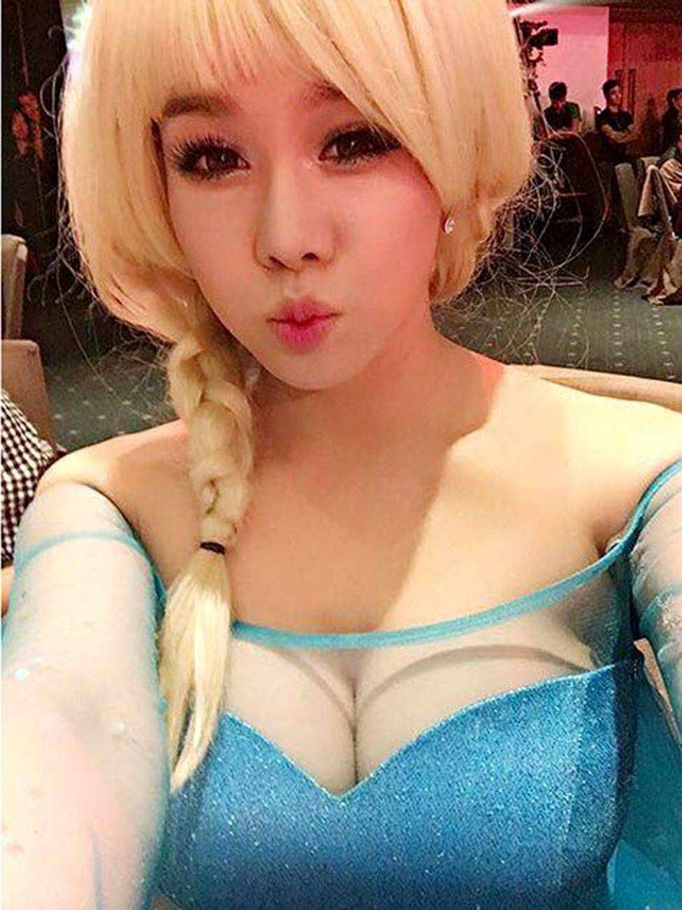 Thị Bình Nhật Kim Anh, Lê Bê La sexy tột bậc khác hẳn vai hầu gái trên phim-8