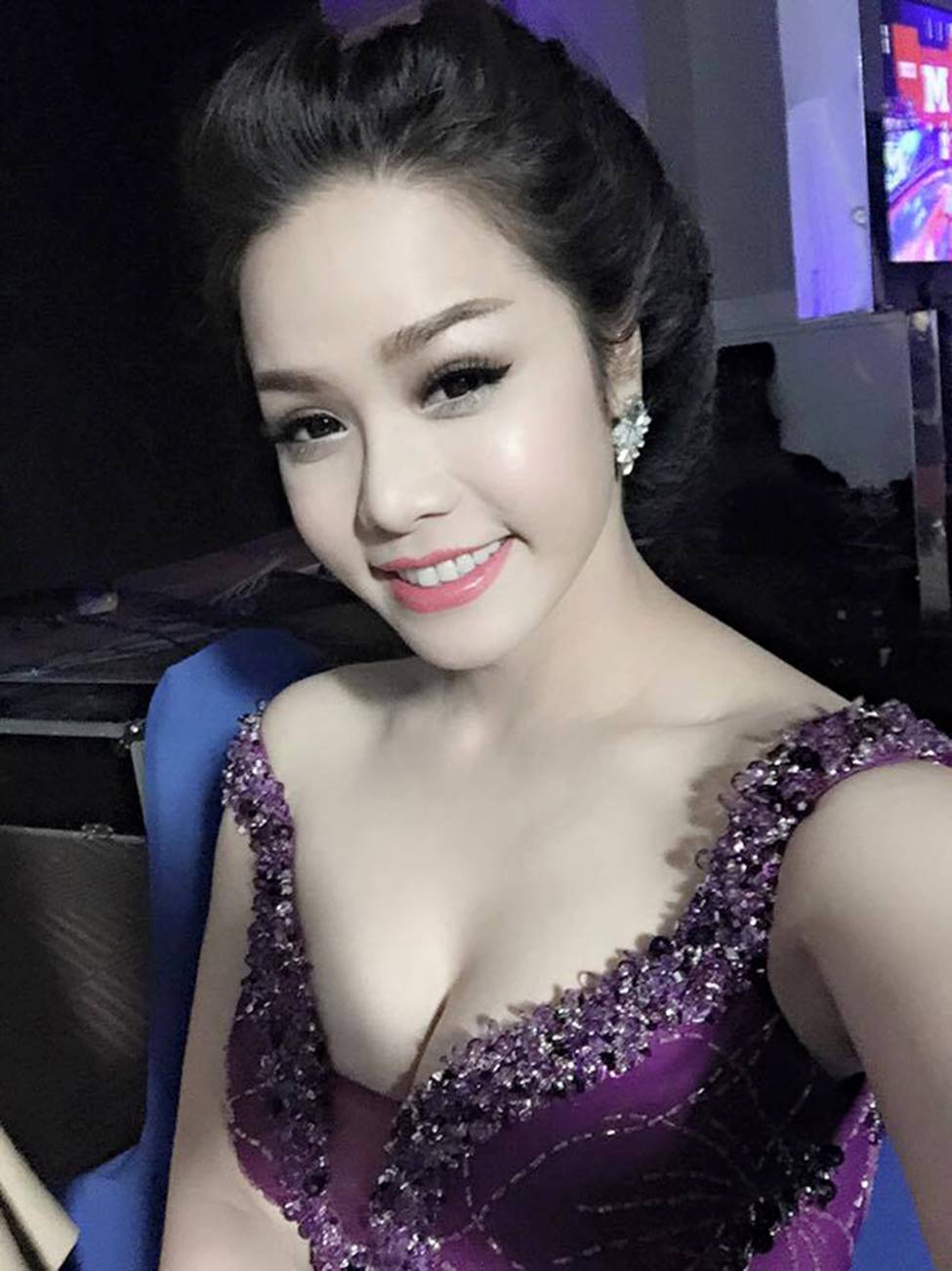Thị Bình Nhật Kim Anh, Lê Bê La sexy tột bậc khác hẳn vai hầu gái trên phim-9