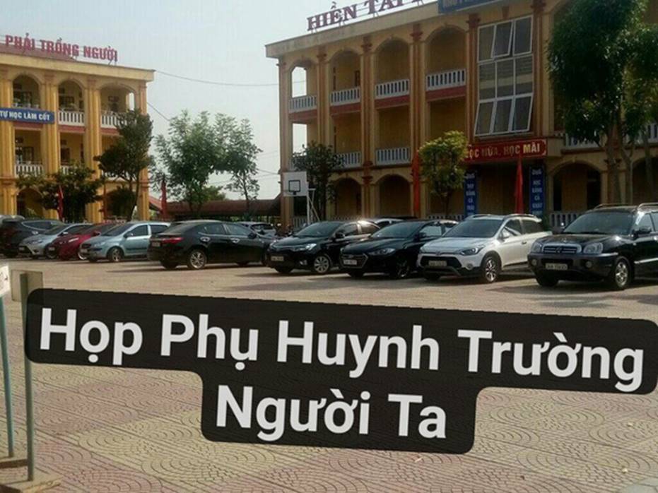 Choáng ngợp với dàn xe hơi đắt tiền đổ bộ sân trường trong buổi họp phụ huynh đầu năm ở Hải Dương-1