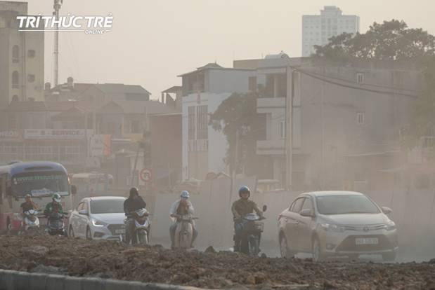 Ngộp thở đi qua những tuyến đường bụi mù ở HN, trong những ngày chất lượng không khí xấu-1
