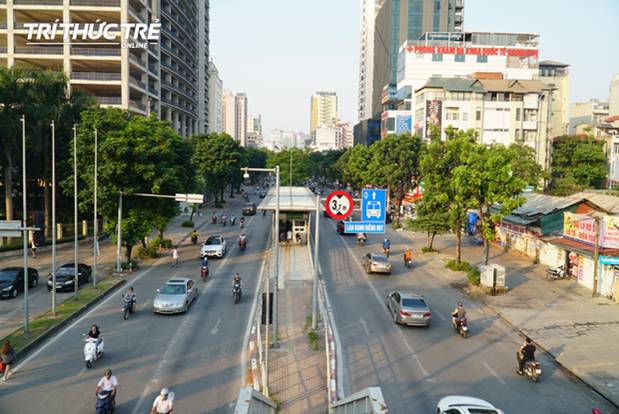 Ngộp thở đi qua những tuyến đường bụi mù ở HN, trong những ngày chất lượng không khí xấu-11