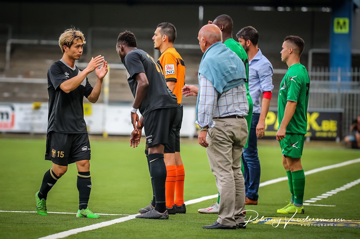 Khác với Công Phượng, trở ngại lớn nhất của Văn Hậu đến từ... chính HLV Park Hang Seo-2