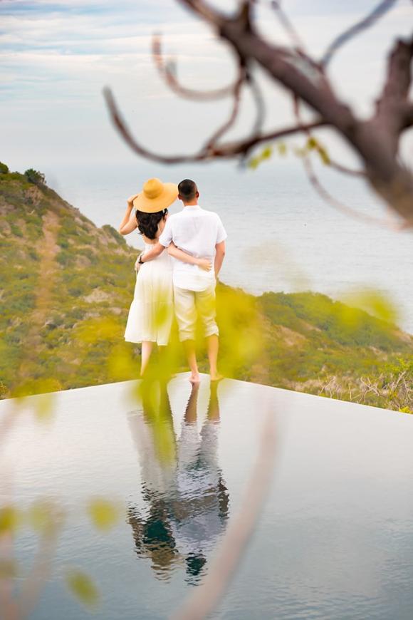 Ngọc Thạch cùng chồng thiếu gia trốn 2 con trai đi diễn cảnh tình tứ-1