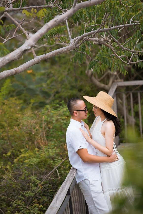 Ngọc Thạch cùng chồng thiếu gia trốn 2 con trai đi diễn cảnh tình tứ-2