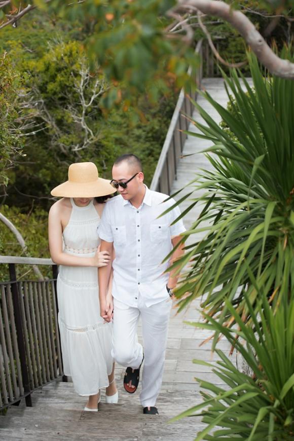 Ngọc Thạch cùng chồng thiếu gia trốn 2 con trai đi diễn cảnh tình tứ-9