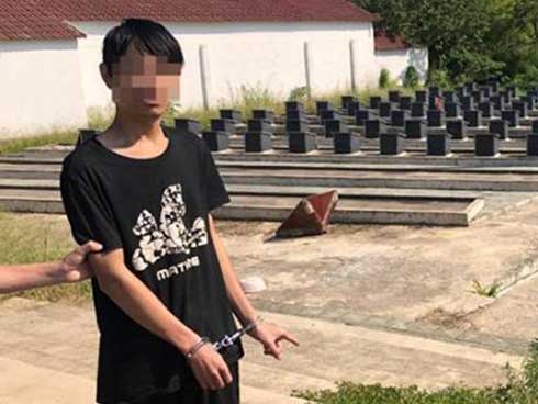 Phẫn nộ: Bố qua đời trong cô độc, con trai vứt tro cốt vào nhà vệ sinh công cộng vì sợ đem về sẽ bị mẹ mắng-4