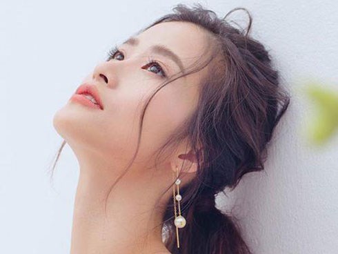 Bao năm mê kẻ mắt đậm chát, Đông Nhi vừa đổi kiểu trang điểm liền được tung hô nữ thần