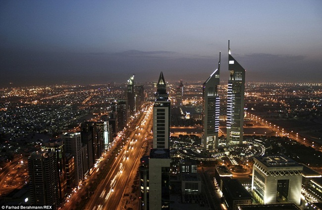 Cứ tưởng Dubai xa hoa tột đỉnh nhưng cũng có góc nghèo thế này mà ít ai biết-1