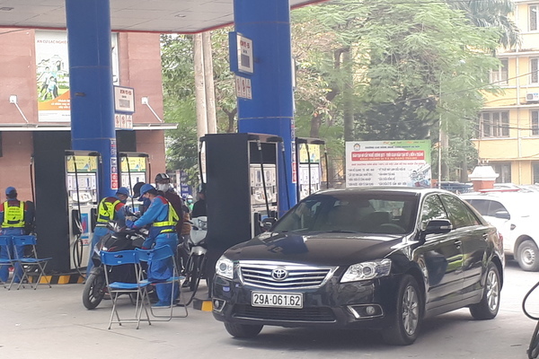 Diễn biến nóng, xăng tăng giá tới 1.000 đồng/lít vào ngày mai-1