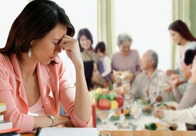 Bị chồng đánh, vợ vẫn cố nhẫn nhịn để rồi bật khóc khi con trai ngô nghê hỏi 1 câu-1