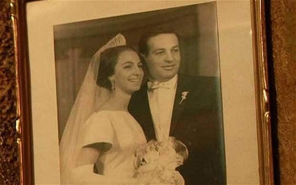 Sở hữu 64 tỷ đô la, tỷ phú từng soán ngôi Bill Gate lại chung thủy đến khó tin với người vợ sắp đặt, hành động sau khi bà qua đời mới đáng nói-2