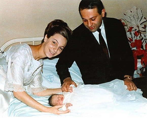 Sở hữu 64 tỷ đô la, tỷ phú từng soán ngôi Bill Gate lại chung thủy đến khó tin với người vợ sắp đặt, hành động sau khi bà qua đời mới đáng nói-3