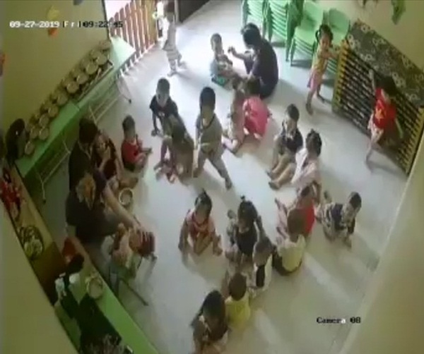 Xác định cơ sở mầm non trong clip cô giáo vật ngửa trẻ, ép ăn liên tục”-1