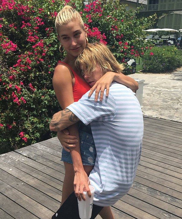 Tại sao Hailey mới là người bước lên lễ đường với Justin Bieber chứ không phải Selena? Cái gì cũng có lý do của nó!-7