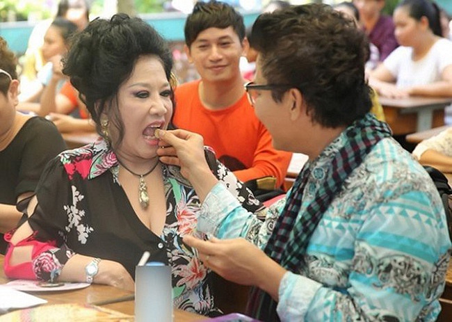 Đời tư của MC Thanh Bạch – nhân vật chính” trong ồn ào với NS Xuân Hương: Hai người vợ”, 9 lần tổ chức đám cưới vẫn bị nghi ngờ giới tính-4