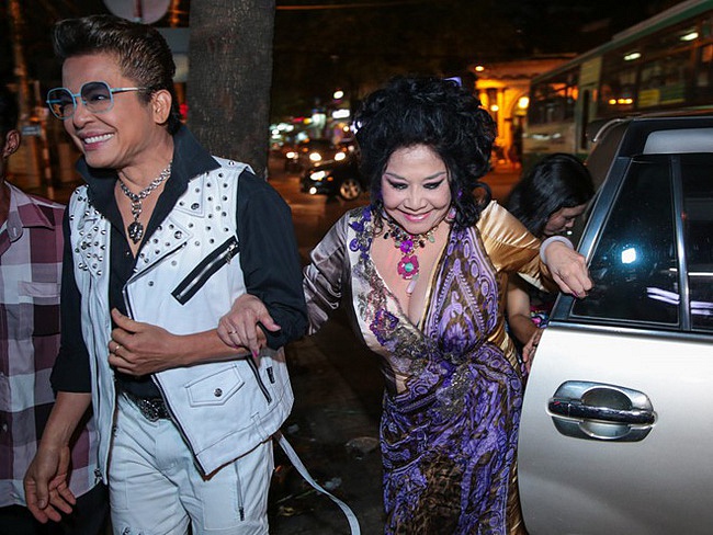 Đời tư của MC Thanh Bạch – nhân vật chính” trong ồn ào với NS Xuân Hương: Hai người vợ”, 9 lần tổ chức đám cưới vẫn bị nghi ngờ giới tính-6