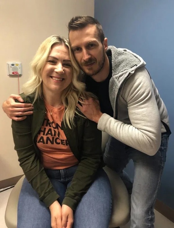 Tưởng chỉ là sợi lông mọc ngược vô hại ở vùng kín, ai ngờ lại là dấu hiệu của bệnh ung thư hiếm gặp-1