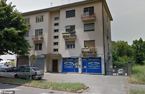 Bỏ tiền đi xem phim người lớn”, cụ ông 60 tuổi bất ngờ lên cơn đau tim rồi tử vong ngay trong phòng chiếu-2