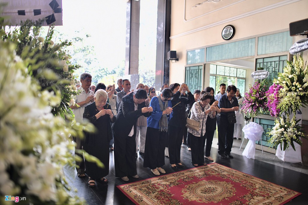NSND Trà Giang, Trung Anh nghẹn ngào đến viếng nghệ sĩ Thế Anh-3