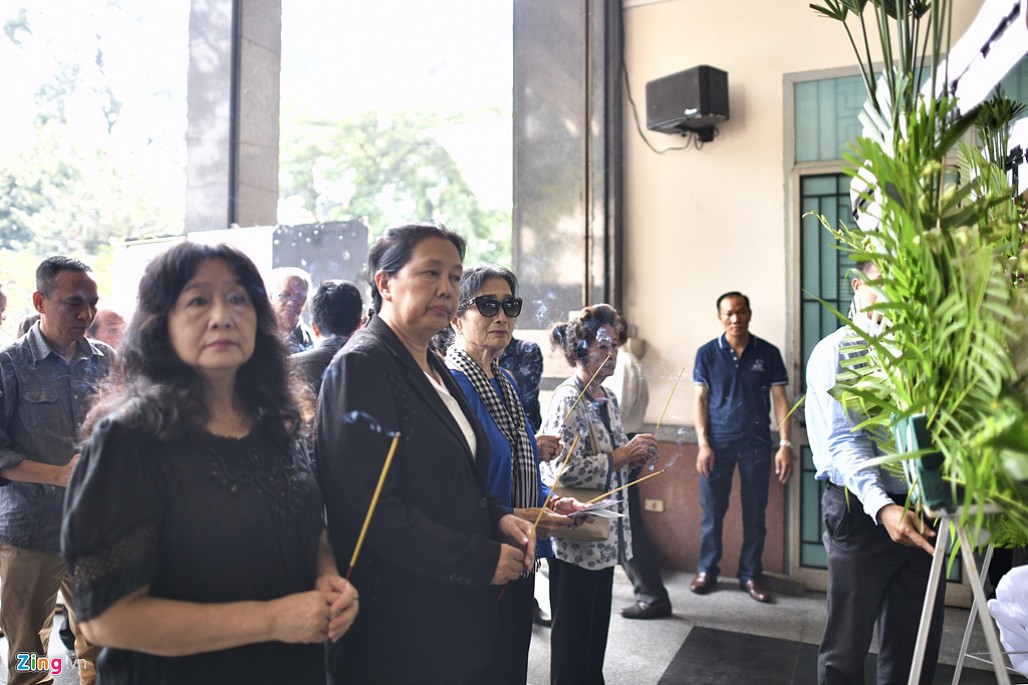 NSND Trà Giang, Trung Anh nghẹn ngào đến viếng nghệ sĩ Thế Anh-5