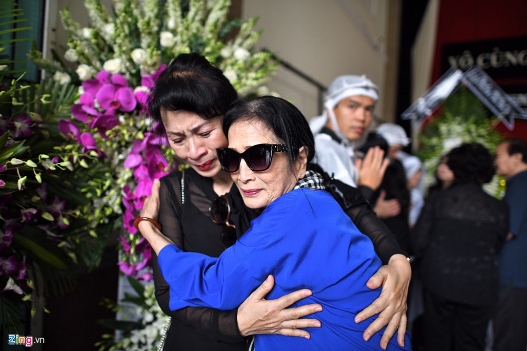 NSND Trà Giang, Trung Anh nghẹn ngào đến viếng nghệ sĩ Thế Anh-6