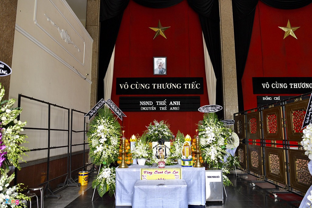 NSND Trà Giang, Trung Anh nghẹn ngào đến viếng nghệ sĩ Thế Anh-1