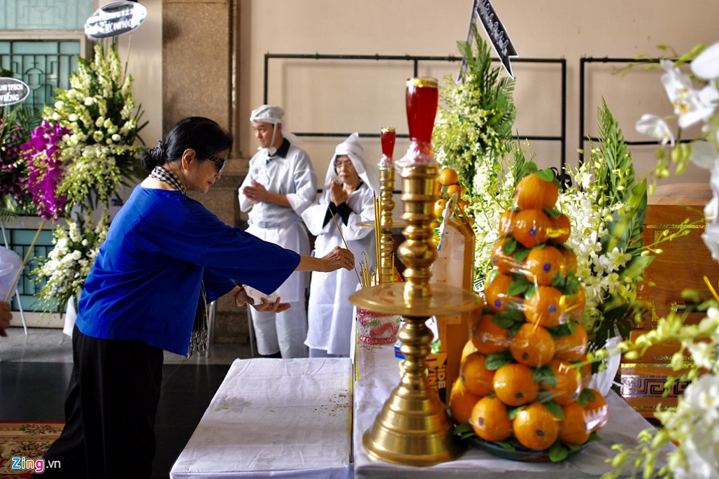 NSND Trà Giang, Trung Anh nghẹn ngào đến viếng nghệ sĩ Thế Anh-4