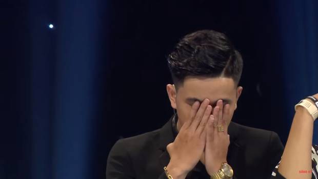 Hoa khôi nhận cả rổ gạch đá khi hôn ngấu nghiến bạn diễn trước mặt chàng trai mình vừa bấm nút hẹn hò-5