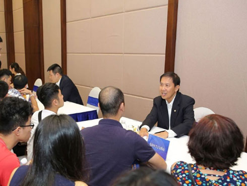 Lâu lắm chẳng được đi bay, nữ cơ trưởng Huỳnh Lý Đông Phương có chút điên rồ” và tiết lộ thường xuyên kiếm chuyện với người khác-5