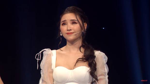 Hoa khôi bị ném đá vì hôn bạn diễn trong show hẹn hò phải đi truyền nước vì quá stress-2