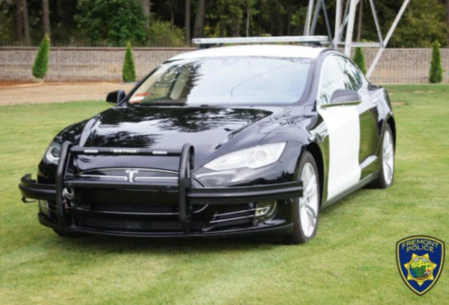 Cảnh sát Mỹ phải dừng truy đuổi nghi phạm vì xe Tesla hết điện-1