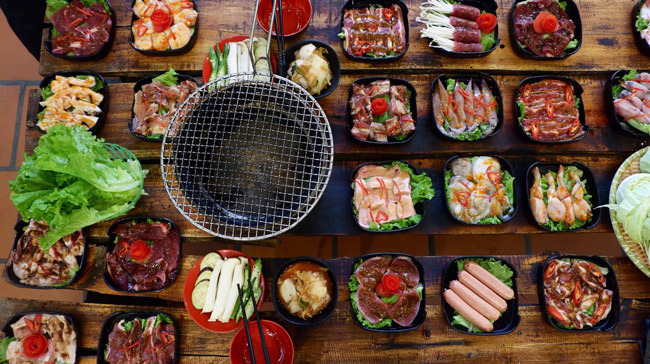 Kinh doanh buffet ở Việt Nam: Tưởng không lãi mà lãi không tưởng!-1