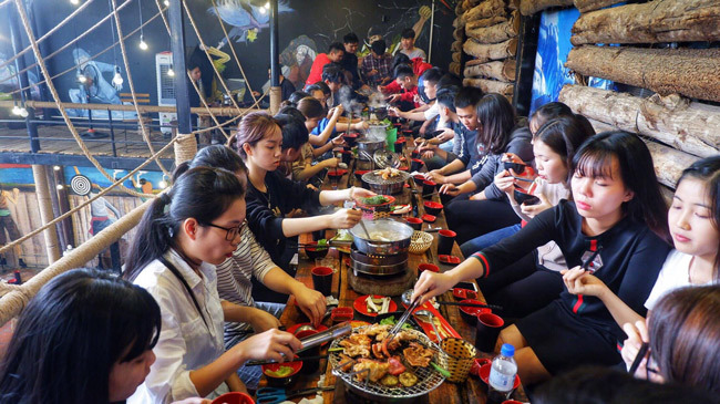 Kinh doanh buffet ở Việt Nam: Tưởng không lãi mà lãi không tưởng!-2