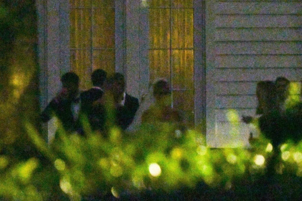 Đám cưới thế kỷ của Justin Bieber: Cô dâu chú rể cuối cùng đã lộ diện, xúc động tuyên thệ Con đồng ý trước 154 khách mời-1