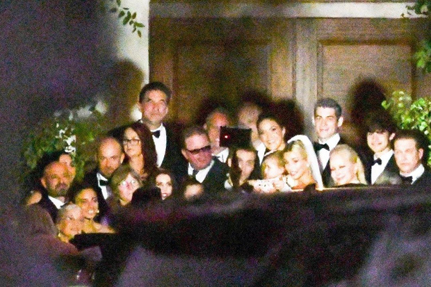 Đám cưới thế kỷ của Justin Bieber: Cô dâu chú rể cuối cùng đã lộ diện, xúc động tuyên thệ Con đồng ý trước 154 khách mời-5