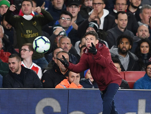 Người hâm mộ phát cuồng với bộ đôi siêu anh hùng” của Chelsea-4